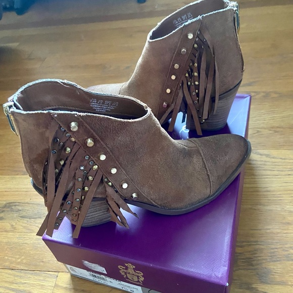 Fergies low cut fringe - Picture 2 of 6